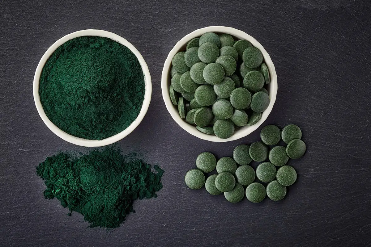 Super Greens Powder Vs Capsules The HEALTHIEST Choice Expert Shake super-greens-powder-vs-capsules-the-healthiest-choice-expert-shake